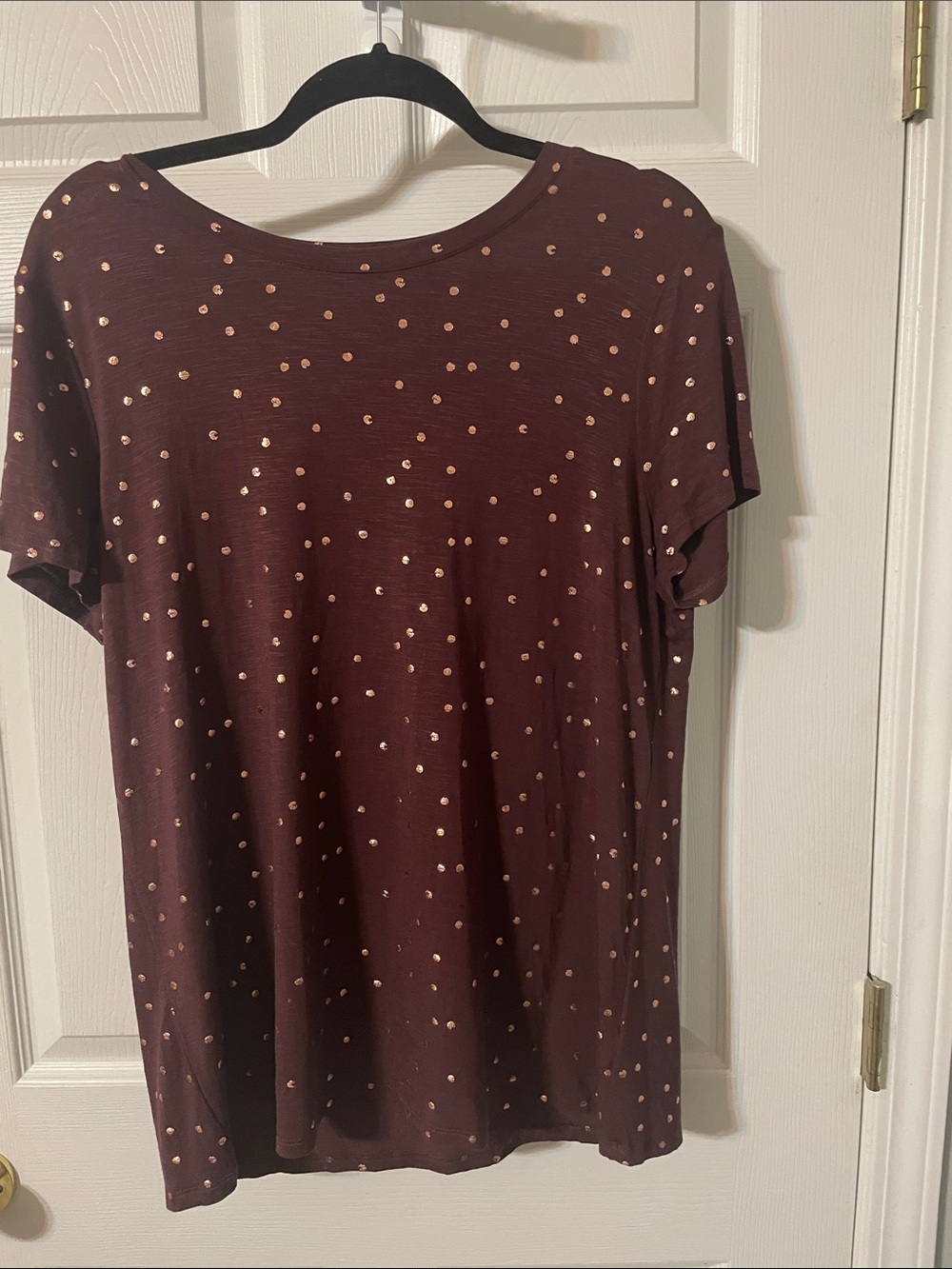 Women's Burgundy Short-Sleeve Tee with Rose Gold Dot Accent